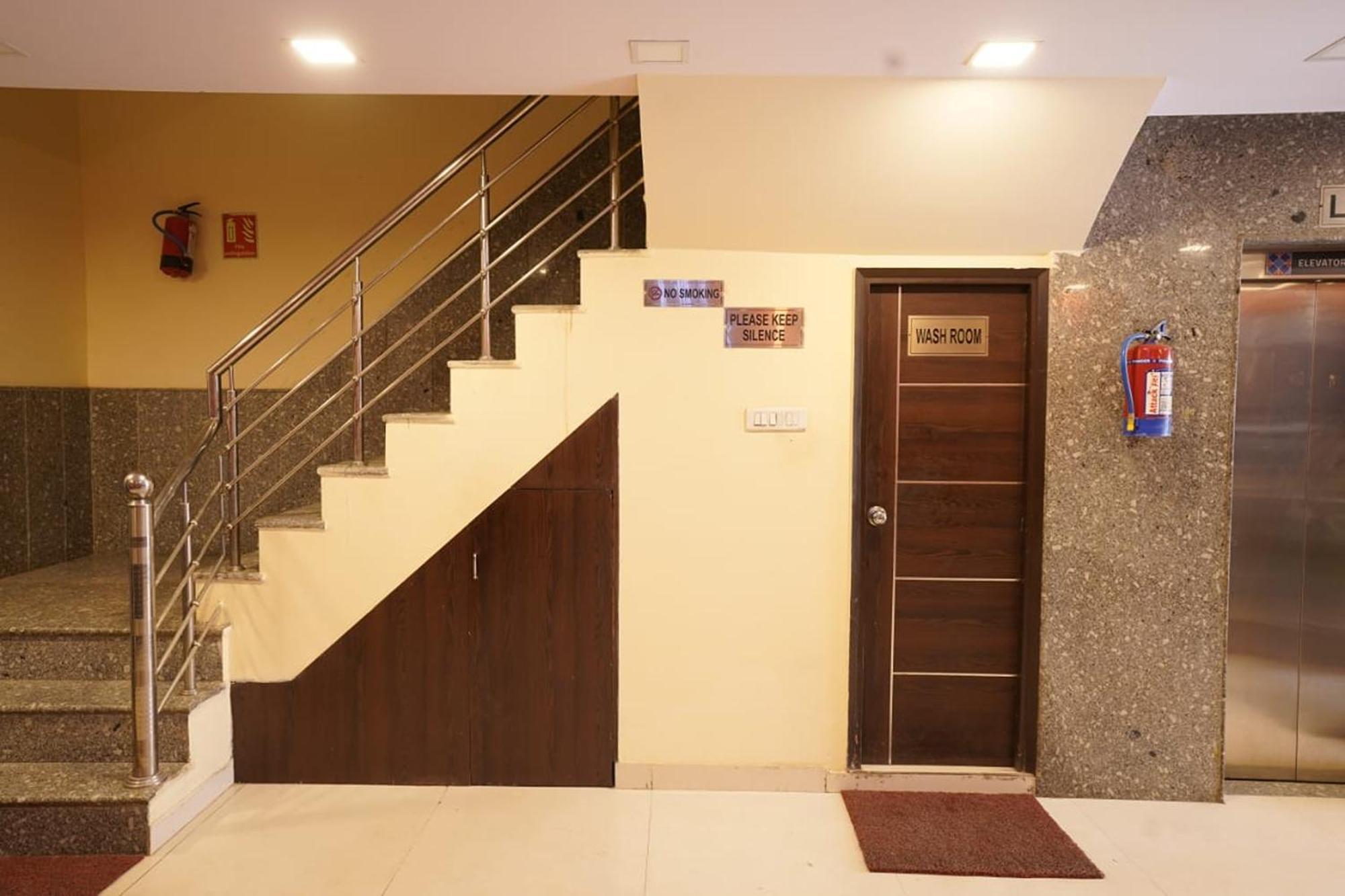 Hotel Tourist Palace New Delhi Ngoại thất bức ảnh